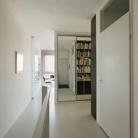 Amazing Stylish Bedroom On Waterfront אמסטרדם